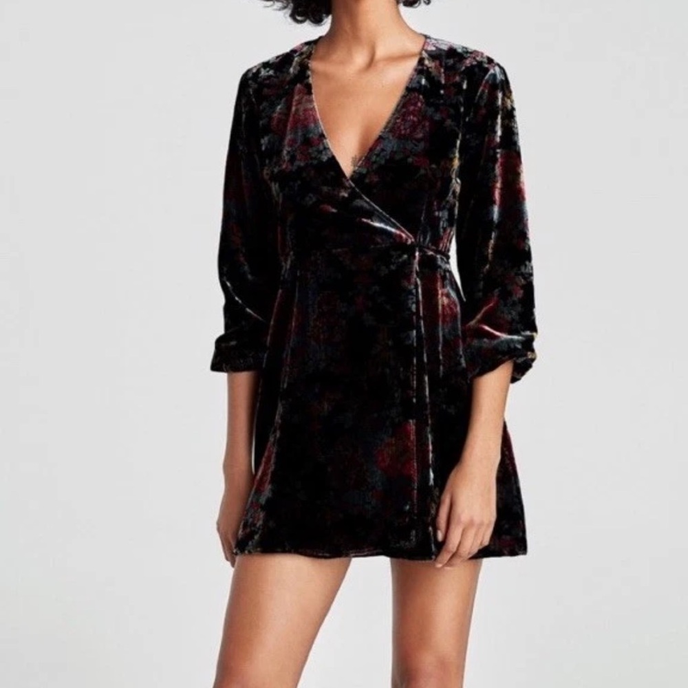 Zara Womens V-Neck Long Sleeve Wrap Robe Velvet Floral Mini Dress Medium NWOT